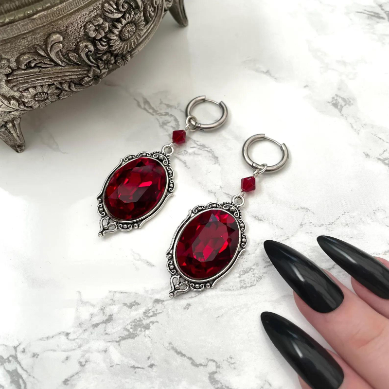 Vampire Cameo Earrings, Gothic - Women'S Victorian Accessories 评论和价格