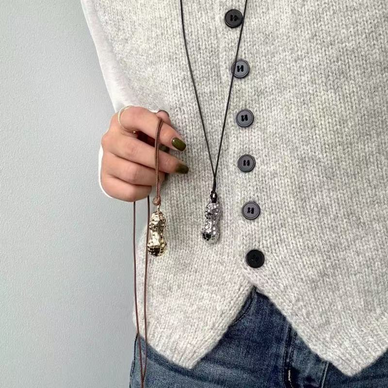 Fashionable Metal Peanut Penda - Women Accessories Meaning 评论和价格