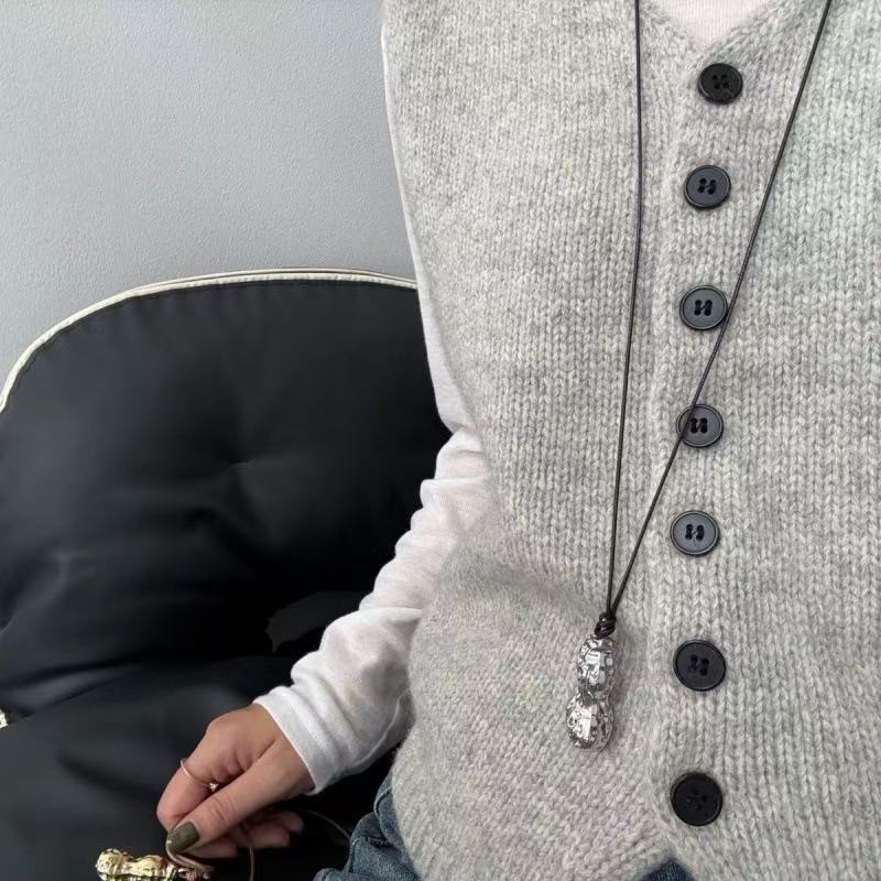 Fashionable Metal Peanut Penda - Women Accessories Meaning 评论和价格